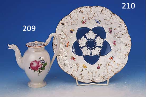 KäNNCHEN, MEISSEN, UM 1810/20, PORZELLAN, SCHLANGENHENKEL, AM HENKEL RESTAURIERT, BLUMENDEKOR, H. 19 CM, DECKELKNAUF L. REST.