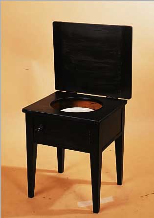 BEISTELLTISCH MIT NACHTTOPF, DEUTSCH, UM 1900, HOLZ UND STEINGUT, 51 X 38 X 43 CM, PLATTE AUFKLAPPBAR, TüR VORNE, WEICHHOLZ DUNKEL GEFAßT