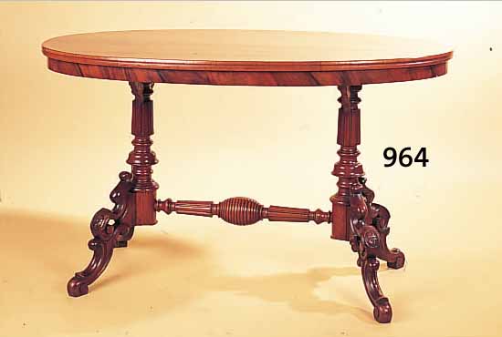 OVALER TISCH, DEUTSCH, UM 1870 , NUßBAUM MASSIV, PLATTE WURZELNUßFURNIER, GEDRECHSELTER FUß, RESTAURIERT, 72 X 122 X 80 CM