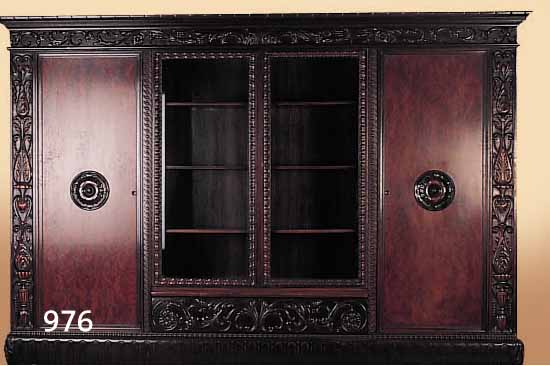 GROßER BüCHERSCHRANK, RENAISSANCESTIL, UM 1920, EICHEFURNIER Z.T. MASSIV UND WURZEL- NUßFURNIER, MITTIG ZWEI FACETTIERTE GLAS- TüREN, ...