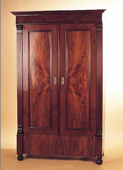 SCHRANK, GRüNDERZEIT, UM 1890, NUßBAUM- FURNIER, TEILS WURZELNUßFURNIER, POLIERT, KLEINER DRUCKSCHADEN AN DER UMLAUFLEISTE, CA. 186 X ...