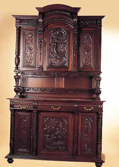 GROßES AUFSATZBUFFET, FRANKREICH, UM 1900, NUßBAUM MASSIV, Z.T. MIT EICHEFUNRIER, REICH GESCHNITZT, MITTIG MIT MEERJUNGFRAU, ...