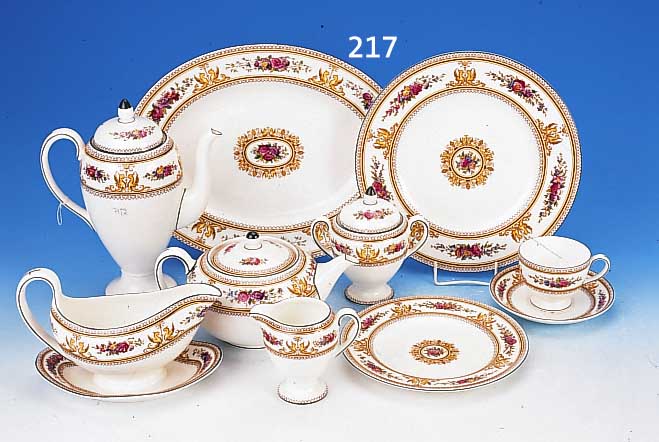 SERVICE, WEDGWOOD, 2. H. 20. JH., KNOCHENPORZELLAN, COLUMBIA, KOMPL. FüR 12 PERSONEN, BEST. AUS KAFFEE- UND TEEKANNE, ZUCKERDOSE ...