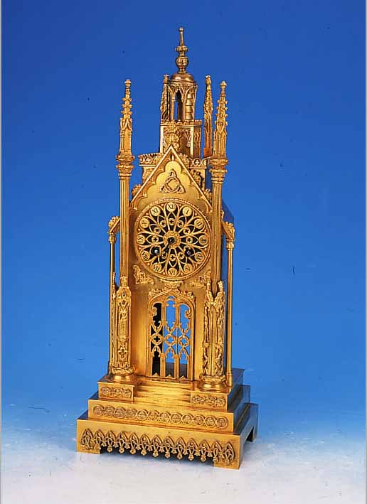 PENDULE IN KATHEDRALFORM, UM 1850/70, REICH VERZIERTES FILIGRANES MESSINGGEHäUSE IN FORM EINES GOTISCHEN TURMES, üBER GETREPPTEM PORTAL ...