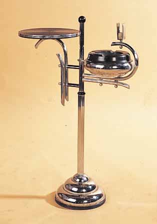STANDASCHENBECHER, FRANKREICH, 30ER JAHRE, METALL VERCHROMT, ABLAGE UND ASCHENBECHER AUS BAKELIT, DREHBAR, H. 72 CM