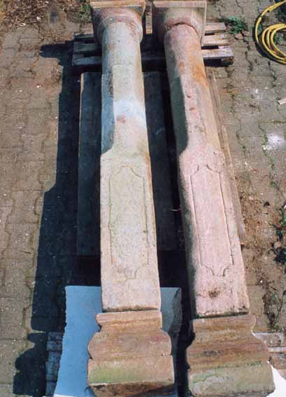 PAAR SäULEN, ENGLAND, 18. JH., SANDSTEIN, L. JE CA. 225 CM, WITTERUNGS- UND ALTERSSPUREN