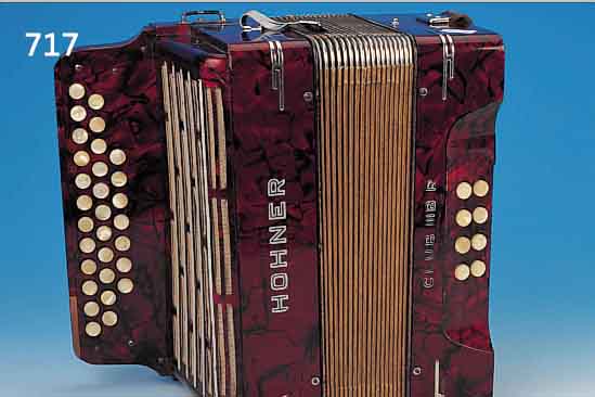AKKORDEON, HOHNER, 50ER JAHRE, CLUB II B R, ROTES BAKELITGEHäUSE, PERMUTT-TASTATUR, L. AL-TERSSP., IN KOFFER (L. BESCH.)
