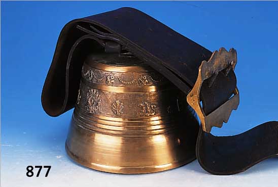 KUHGLOCKE, SCHWEIZ, WOHL UM 1900, BRONZE MIT LEDERGURT, H.CA. 20 CM