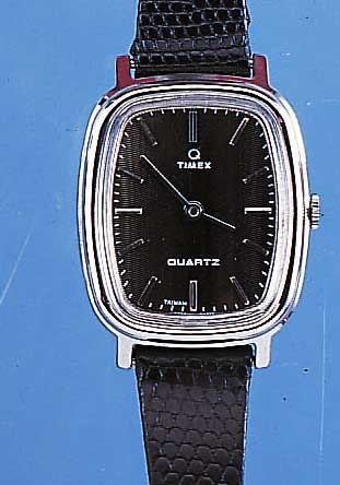 KONVOLUT: 2 TIMEX ARMBANDUHREN, UM 1974, BEIDE UNGETR. LAGERW., 1X HANDAUFZUG, ZENTRAL-SEK., METALL VERG., STIFTENANKERW., KAL. 516, 1X FRüHES ...