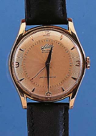 SULLY HERRENARMBANDUHR DELUXE, REF.-NR. 1004, SCHWEIZ UM 1955, RG 750/000, AUFWEND. GUILL. ORIG.-BLATT, BODEN GEDR., INNENSCH. GEGEN ...