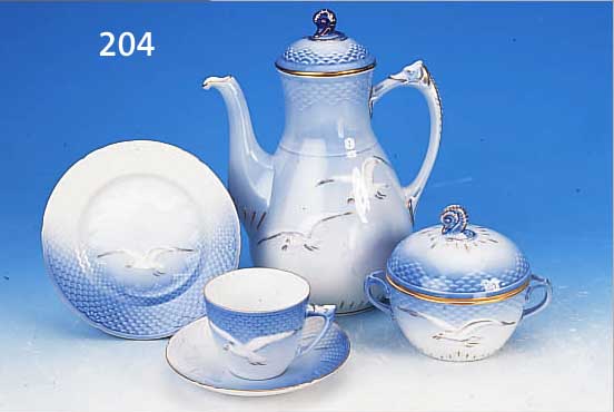 KAFFEESERVICE, BING & GRöNDAHL, 2. HäLFTE 20. JH., PORZELLAN, MöWENDEKOR, GOLDRäNDER, 26 TEILE, MILCHKäNNCHEN FEHLT, 12 TASSEN MIT ...