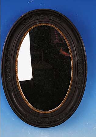 WANDSPIEGEL, UM 1840, STUCKRAHMEN SPäTER DUNKEL GEFAßT, H. 55 CM, SPIEGELGLAS SPäTER