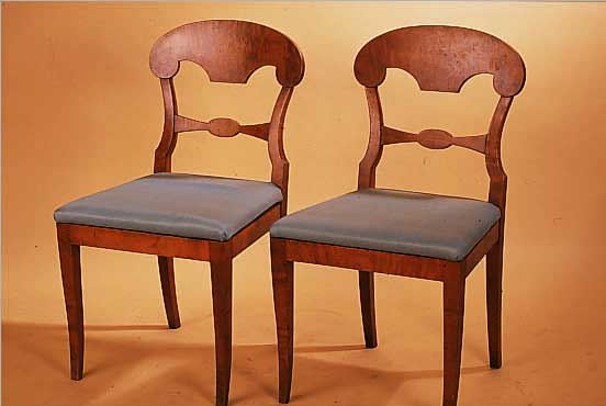 ZWEI STüHLE, SCHWEDEN, UM 1900, BIRKEFURNIER, H.84/45 CM, GEBRAUCHSSCHäDEN