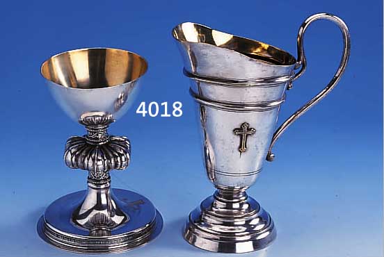 MEßKELCH UND KRUG, UM 1900, FüR EUCHARISTIE, KRUG METALL VERSILBERT, INNENVERGOLDUNG, KELCH: KUPPA UND NODUS SILBER, Z.T. GRAVIERT, FUß ...
