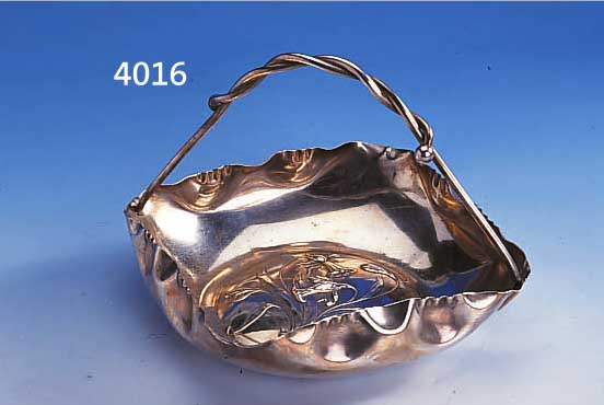 ANBIETSCHALE, WMF UM 1900, JUGENDSTIL, METALL VERSILBERT, HENKEL GEDREHT, SCHLüSSEL- BLUMENDEKOR, CA. 17 X 18 X 18 CM