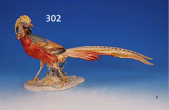 PORZELLANSKULPTUR, HUTSCHENREUTHER, ENTWURF TUTTER, 50ER JAHRE, PORZELLAN, AUFGLASURBE- MALUNG, 34 X 65 CM, ZIERFASAN, SIGNIERT