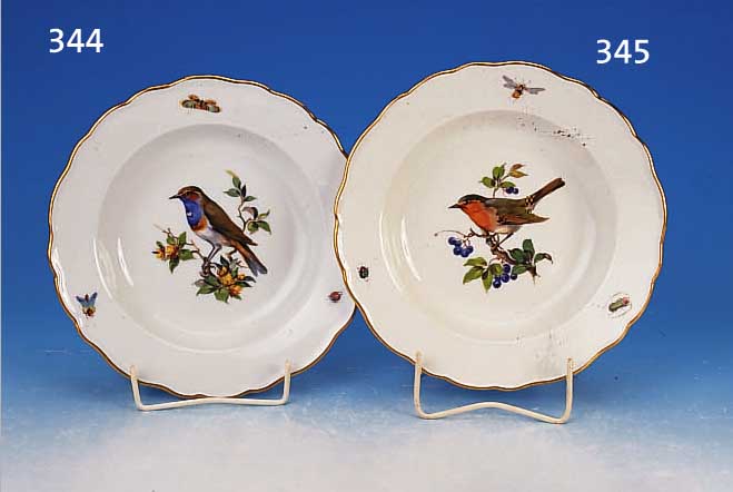 TIEFE TELLER, MEISSEN, UM 1900, PORZELLAN, FEINE BUNTE BEMALUNG, VOGEL IN GEZWEIG UND INSEKTEN, GOLDSTAFFAGE, D. 24 CM