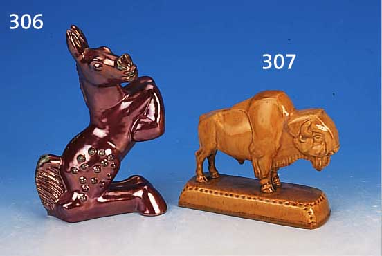 SKULPTUR, MüNCHNER MAJOLIKA, UM 1920, R. STRUCK, DARMSTADTER KüNSTLERKOLONIE, SIGN.,FEINSTEINZEUG, BISON, L. 17 CM, H. 14 CM, AM RüCKEN ...