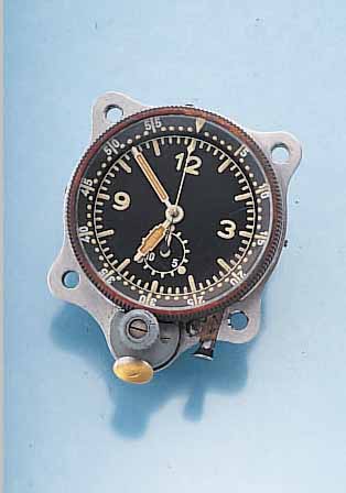 JUNGHANS BORDCHRONOGRAPH FüR FLIEGER, KONZIPIERT FüR DIE DTSCH. LUFTWAFFE, UM 1938, ALUMINIUM, BODEN M. BAJONETTEVERSCHL., SCHW. ...