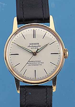 KONVOLUT: 2 HERRENARMBANDUHREN, FüR DEN DTSCH. MARKT, UM 1959, BEIDE UNGETR. LAGERW., VERKAUFSLOGO ANBEI, DIVERSE LITERATURKOPIEN, 1X KAISER ...
