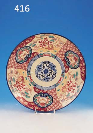ZIERTELLER, JAPAN, UM 1840, PORZELLAN, BUNTEBEMALUNG, BLUMEN UND BäUME, D. 47 CM