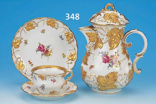 KAFFEESERVICE, PLAUE, UM 1900/10, PORZELLAN,BEST. AUS: 6 TASSEN MIT UNTERTASSEN, 6 KUCHEN-TELLER, KAFFEEKANNE, H. 26 CM, HANDBEMALT, ...