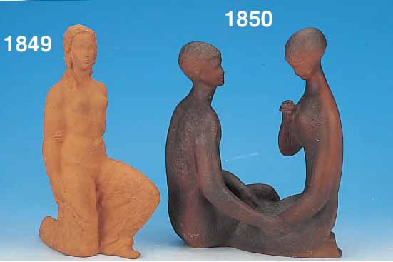 SKULPTUR, DEUTSCH, WMF, SIGN. KARL BOHN, TERRAKOTTA, KNIEENDE FRAU MIT TUCH, H. CA. 30 CM