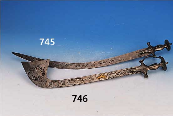 KRUMMSäBEL, NORDINDIEN, UM 1830-40, EISEN GESCHMIEDET, L. CA. 80 CM, REICH GRA- VIERT MIT FIGUREN, TIEREN UND BLUMEN, LACKIERT, ...
