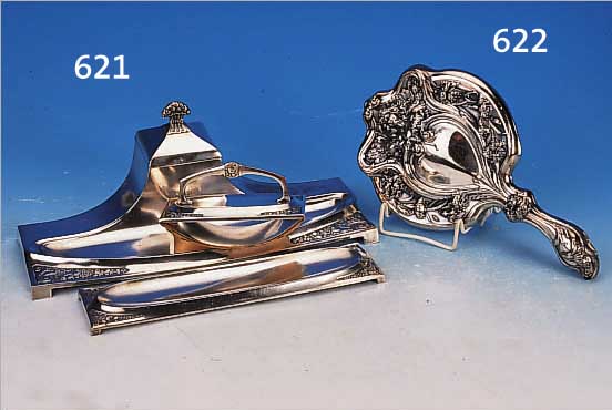 SCHREIBTISCHSET, DEUTSCH, WMF, UM 1900-1910, METALL VERSILBERT (BERIEBEN), BESTEHEND AUS FEDERSCHALE, TINTENFASS MIT ABLAGE UND LöSCH- WALZE, ...