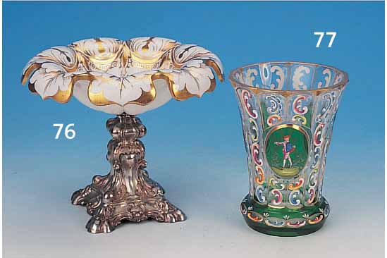 POKAL, BöHMEN, UM 1900/20, GLAS, BEMALT, H. 15 CM, DREI BEMALTE KARTUSCHEN, Z.T., GRüN üBERFANGEN, GOLDRAND MIN., BERIEBEN