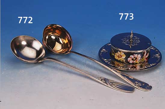 ZWEI SUPPENKELLEN, UM 1900, REINER JUGEND- STIL, METALL VERSILBERT: 1 X WMF, STIEL MIT RELIEF. EFEUBLATT U. BEEREN, L. CA. 32 CM; 1 XHERSTELLER ...