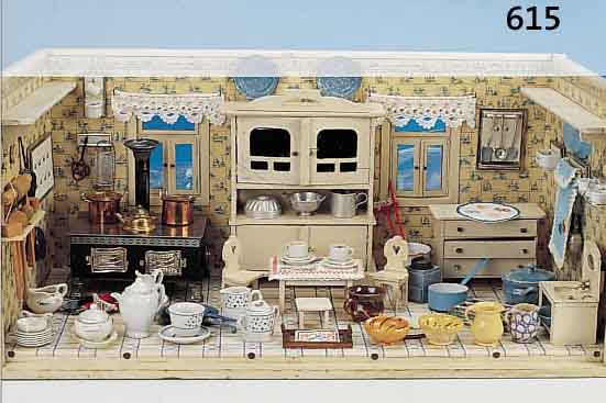 PUPPENKüCHE, DEUTSCH, UM 1900-1910, REICHE INNENEINRICHTUNG MIT METALLHERD, AUF- SATZBUFFET, SPüLBECKEN, SOWIE ZAHLREICHEN ZU- BEHöR VON ...