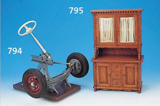 MODELL EINES AUFSATZBUFFETS, DEUTSCH, UM 1910, EICHE, BRONZEBESCHLäGE, AUFSATZ VER- GLAST, CA. 41 X 26 X 13 CM