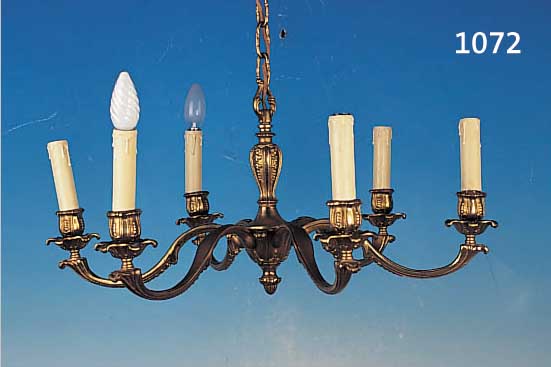 DECKENLAMPE, DEUTSCH, UM 1920, VERZIERTER MESSINGGUß, 6 BRENNSTELLEN, H. MIT KETTE/D. CA. 60/65 CM, ELEKTR. NICHT GEPRüFT