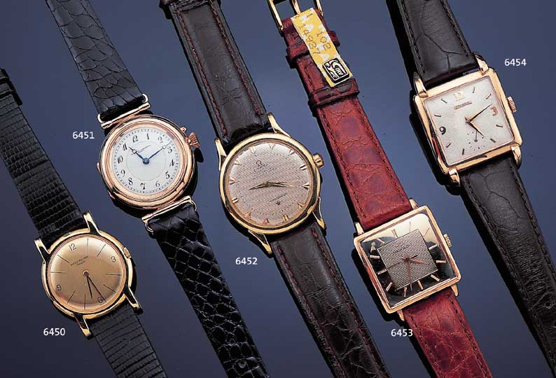 UNIVERSAL GENEVE HERRENARMBANDUHR, REF.-NR. 112122, SCHWEIZ UM 1943, RG 750/000, CARREE- ARRONDEE-GEH. M. AUFGES., BET. BANDANST., BODEN GEDR., ...