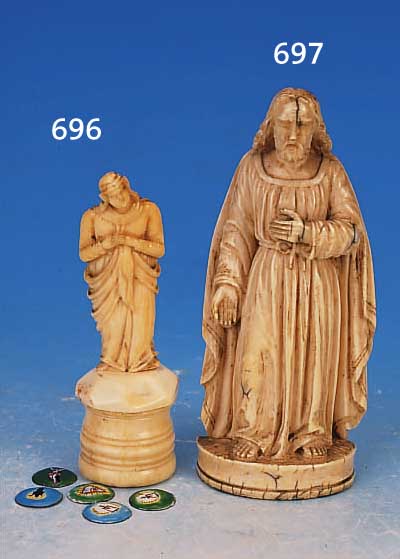 SKULPTUR, FRANKREICH, UM 1830-40, ELFENBEIN GESCHNITZT, H. 13 CM, LEICHT SPAN- NUNGSRISSIG