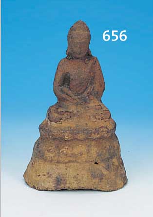 FRüHE BUDDHASKULPTUR, CHINA, CA. 12./13. JH., EISENGUß, ALTERSBEDINGT STARK KORRODIERT, WOHL BODENFUND, H. CA. 22 CM, RESTE ALTER FASSUNG