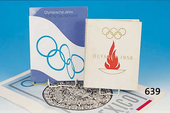 UMFANGREICHES KONVOLUT ZUR OLYMPIADE, BEST. AUS: 15 BüCHER UND ALBEN SOWIE 10 GROßFORMAT. BLäTTERN, FEHLINGKALENDER MIT MOTIVEN DER ...