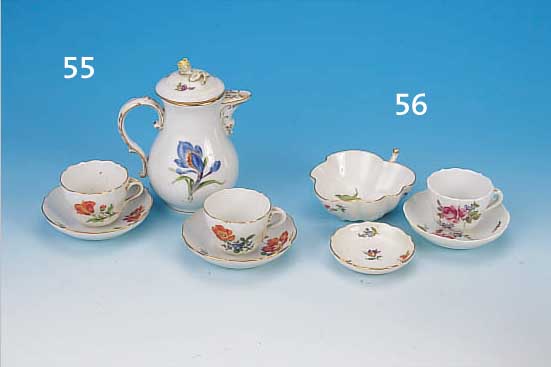 KONVOLUT PORZELLAN, MEISSEN, VIER MOKKATAS- SEN, DREI UNTERTASSEN, EINE SCHALE UND EIN FINGERSCHäLCHEN, 20. JH., MEIST 2. WAHL, BUNT BEMALTER ...