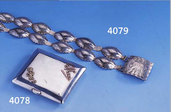 KROPFBAND, 12LöTIGES SILBER, SIGN. HENKE (LüBBEN) = FRIEDR. WILH. HENKE, *1849 IN DESSAU, UM 1870, NACH DEM VORBILD VON 1830/40,GRAVIERT, ...