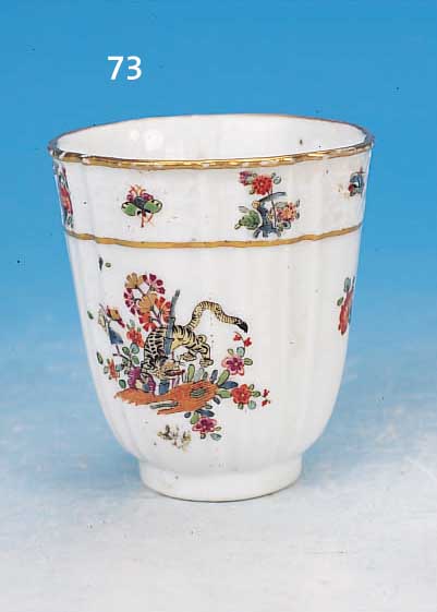 TASSE, MEISSEN, UM 1725-30, PORZELLAN, RITZ-MARKE, QUALITäTV. BUNTE BEMALUNG VON KLINGE, FEINE DARST. V. INDIANISCHEN BLUMEN, GR. KAR- TUSCHE MIT ...