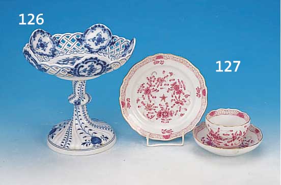 FUßSCHALE, MEISSEN, UM 1860, PORZELLAN, BLAUES ZWIEBELMUSTER, RAND IN DURCHBRUCH- ARBEIT, H. CA. 22 CM, MIN. GLASURSCHäDEN