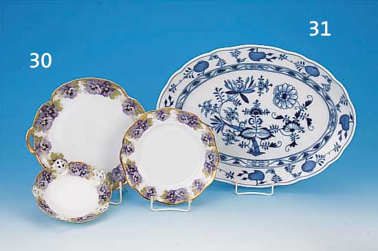 OBSTSERVICE, ROSENTHAL KRONACH, UM 1910, PORZELLAN, MODELL VIKTORIA LUISE, BUNT LITHO- GRAPHIERT MIT VIOLETTEN STIEFMüTTERCHEN, GOLD-STAFFAGE, ...