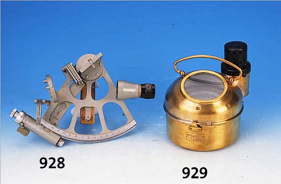 SEXTANT, FREIBERG I. SACHSEN, UM 1965, SOGEN. TROMMEL-SEXTANT, ORIGIN. HOLZKASTEN, MIT KONTROLLPAPIER, ALTERSBEDINGTE GEBRAUCHS- SPUREN, ...