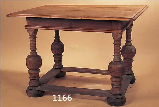 BAUERNTISCH, DEUTSCH, UM 1700, EICHE MASSIV,PLATTE 19. JH., ZWEI KUGELFüSSE, 19. JH., ALTERSBEDINGT BESCH., 77 X 88 X 108 CM
