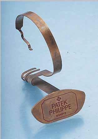 PATEK PHILIPPE DEKORATIONSUHRENSTäNDER, UM 1955, METALL VERS., ALTERSBED. FARBL. GET.,BESTELL-NR. 517