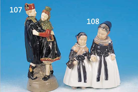 SKULPTUR, WäCHTERSBACH, UM 1906/08, STEIN- GUT, H. 24 CM, SCHWELMER-PAAR, AM KOPF GE- KLEBT, L. BEST.