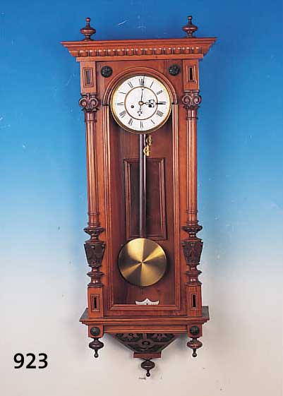 WANDUHR, GUSTAV BECKER, UM 1880, VERZIERTES UND GESCHNITZTES HOLZGEHäUSE OHNE AUFSATZ, GESCHNITZTE KAPITELLE UND BASEN, DREISEITIG VERGLAST, ...