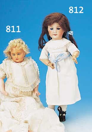 PORZELLANKOPFPUPPE, JUMEAU-TYP, SFBJ 301, PA- RIS NO. 21, H. 40 CM, BRAUNE ECHTHAARPERüK- KE, BLAUE SCHLAFAUGEN, OFFENER MUND VIER ...