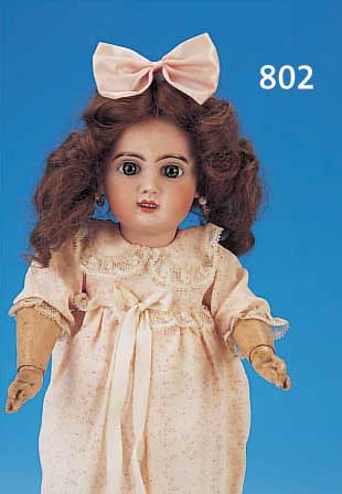 PORZELLANKOPFPUPPE, JUMEAU-TYP, FRANKREICH, UM 1890, H. 39 CM, BLAUE PAPERWEIGHTAUGEN,, OFFENER MUND MIT VIER ZäHNEN, GLIEDERKöRPER